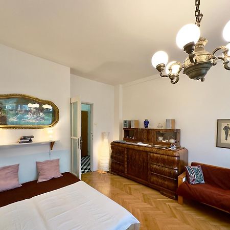 Apartment Sedlcanska - You Will Save Money Here - Equipped With Antique Furniture Прага Экстерьер фото