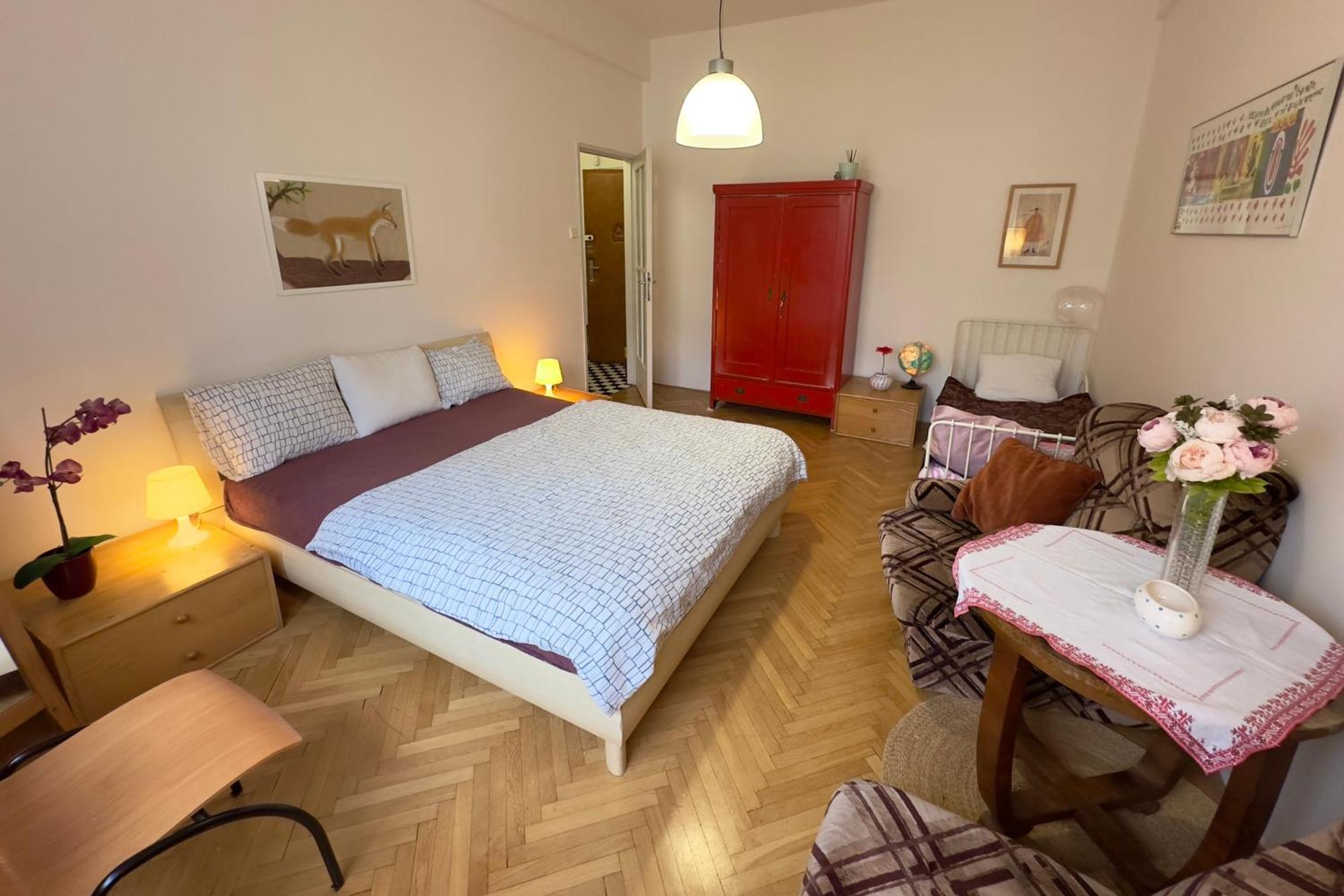 Apartment Sedlcanska - You Will Save Money Here - Equipped With Antique Furniture Прага Экстерьер фото